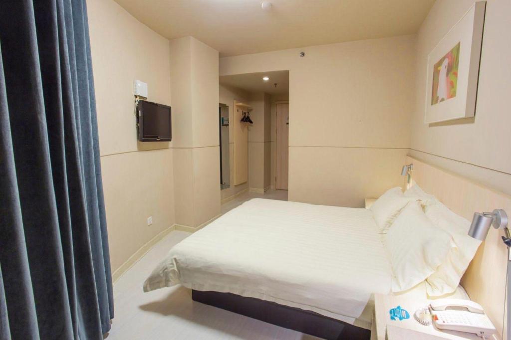 Фото Jinjiang Inn Xinxiang Railway Station