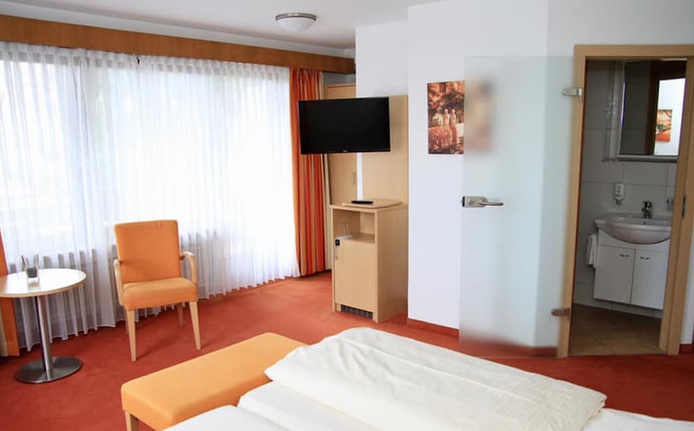 Фото Lilton Hotel Zuffenhausen