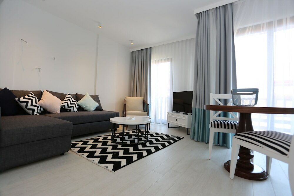 Фото Alp Suites Pinehill