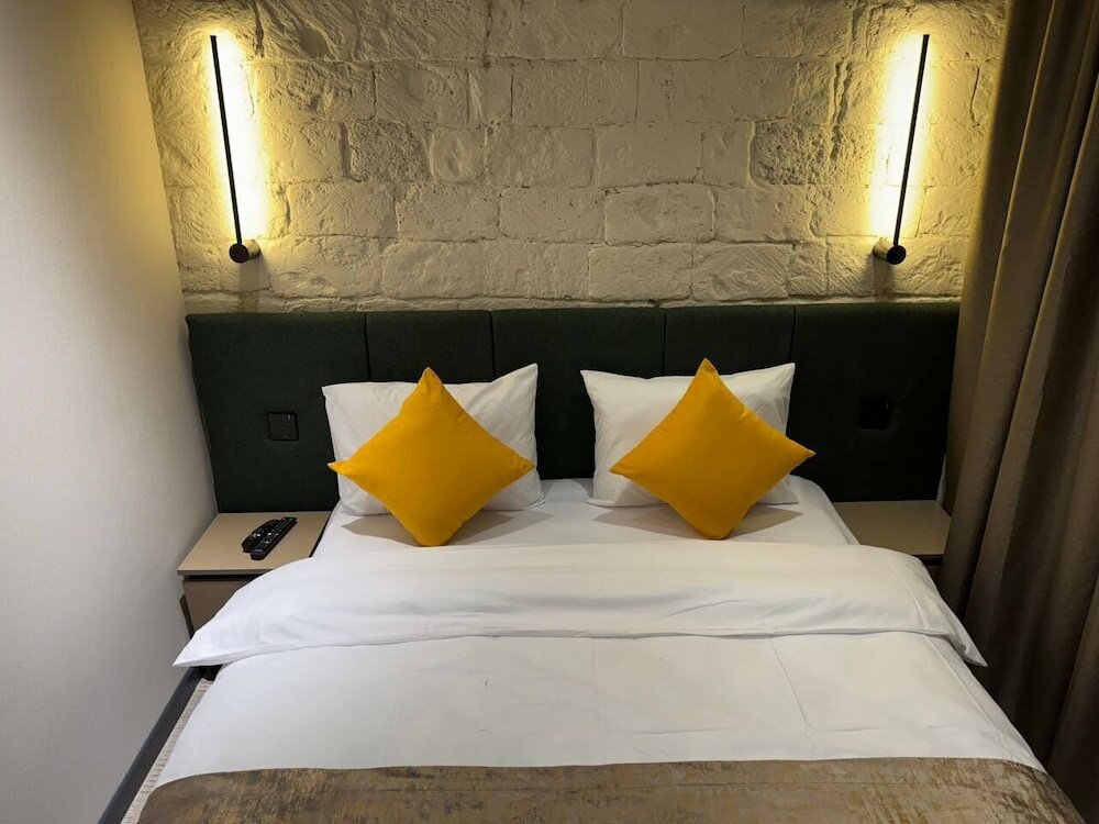 Фото Twelve Inn Hotel