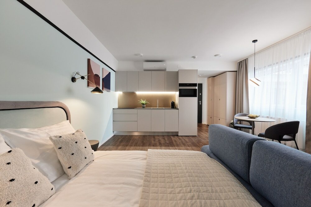 Фото The Amberlyn Suite Hotel