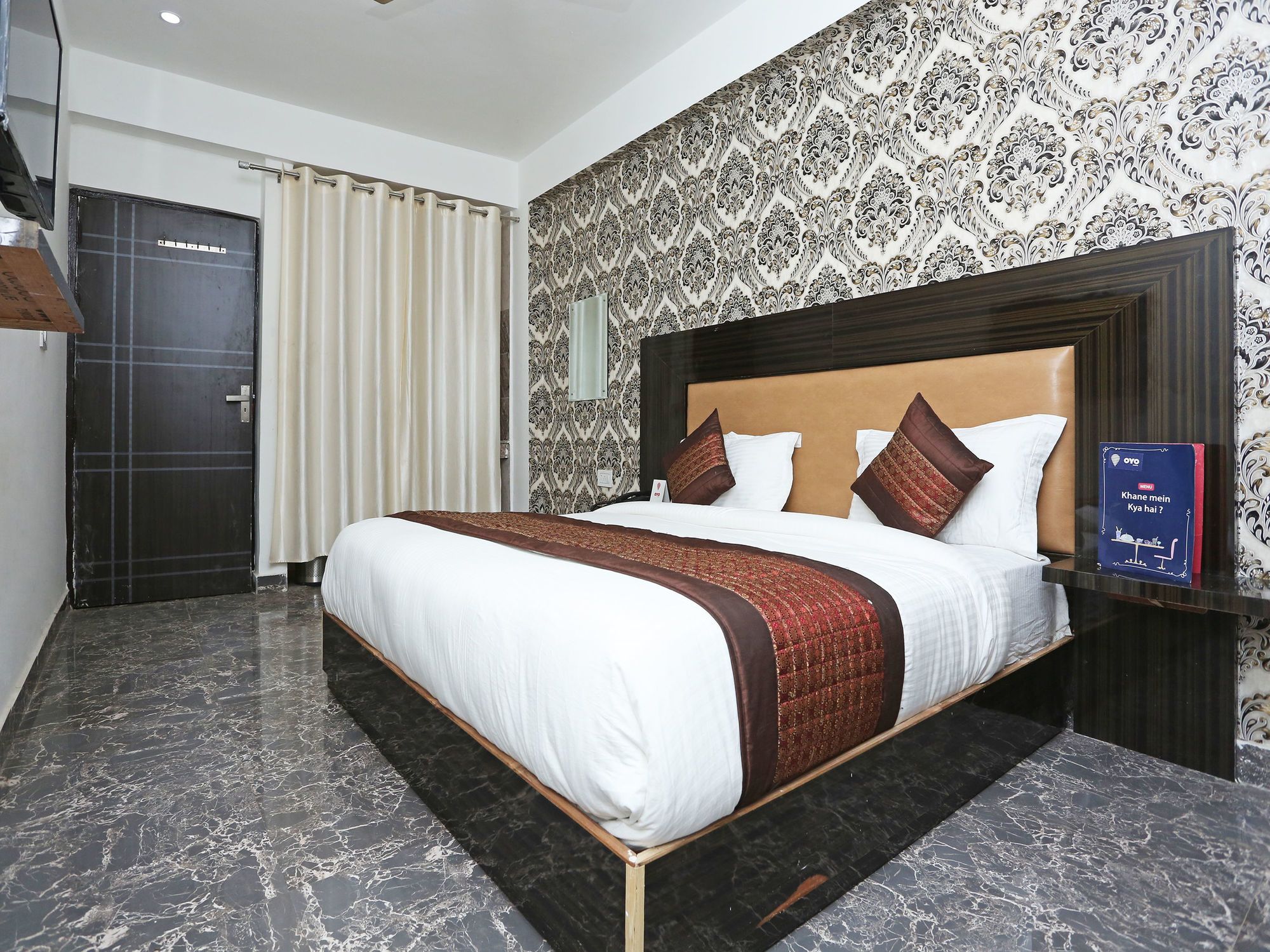 Фото Oyo 11405 Hotel Tej Palace