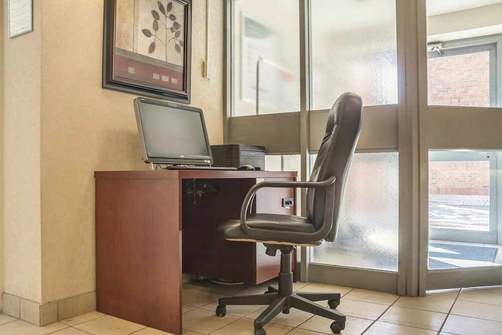 Фото Quality Suites London