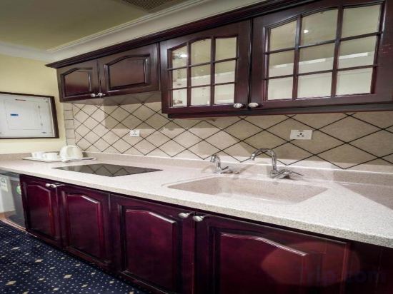 Фото Howard Johnson Hotel Dammam