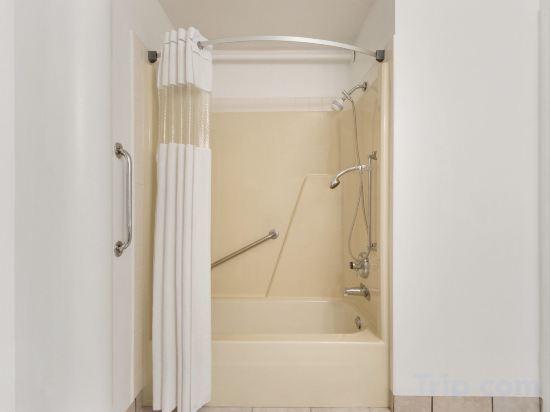 Фото Days Inn by Wyndham Lethbridge