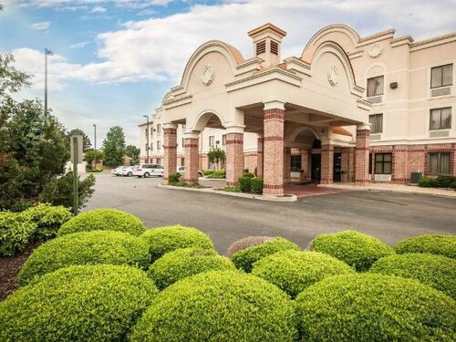 Гостиница Comfort Inn & Suites Airport-American Way в Мемфисе