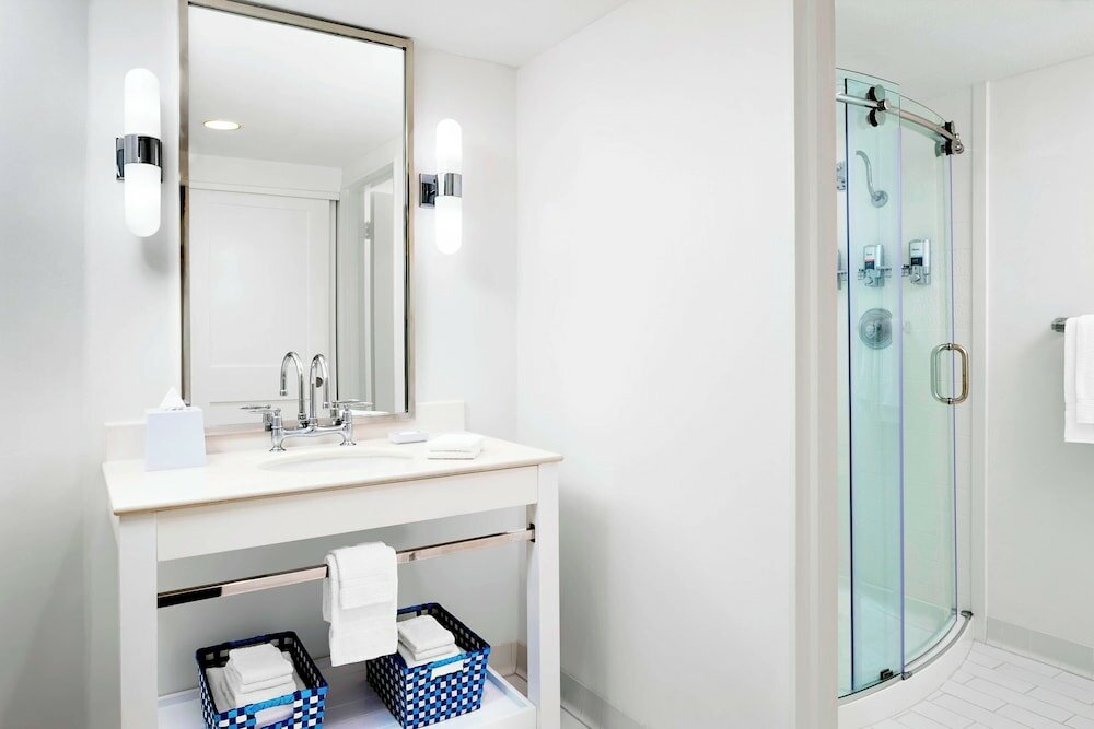 Фото Four Points by Sheraton Ventura Harbor Resort