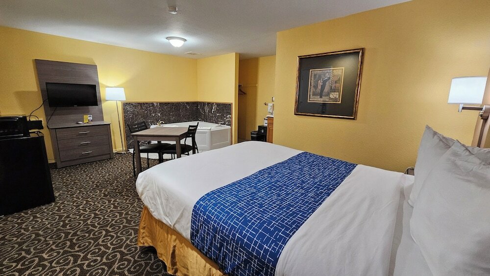 Фото Travelodge by Wyndham Wenatchee