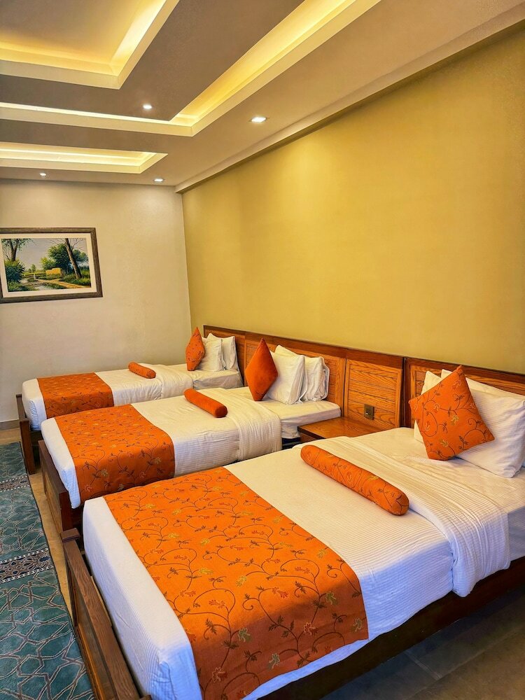 Фото Grand Islamabad Hotel