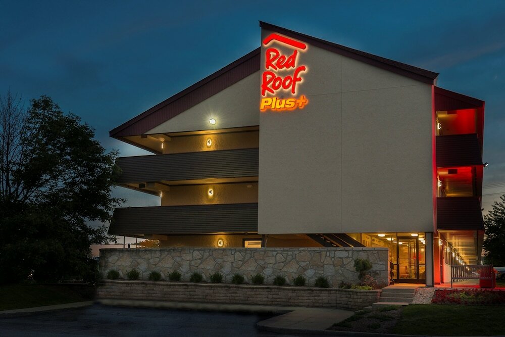 Фото Red Roof Inn Plus+ Chicago - Naperville