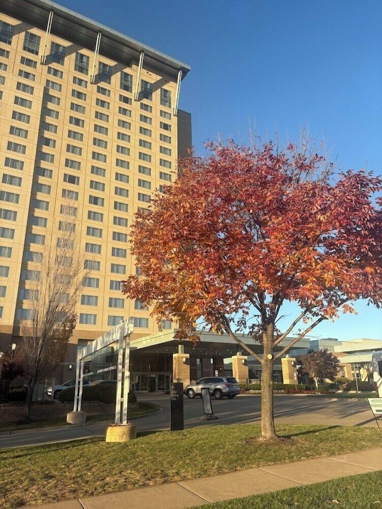 Фото Sheraton Overland Park Hotel at the Convention Center