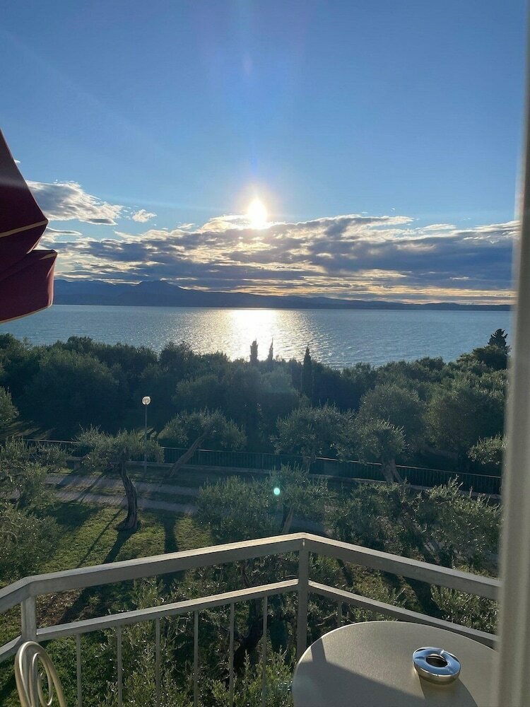 Фото Hotel Mon Repos