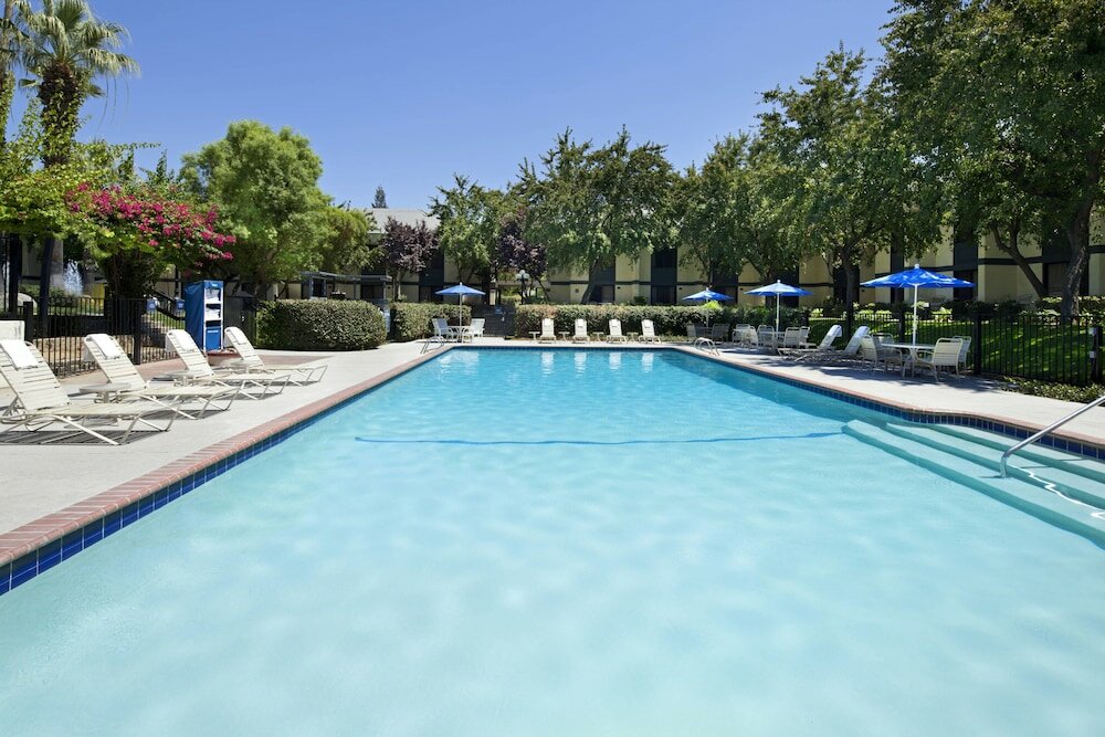 Фото Four Points by Sheraton Bakersfield