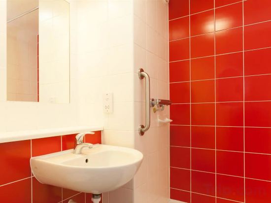 Фото Travelodge Edinburgh Cameron Toll