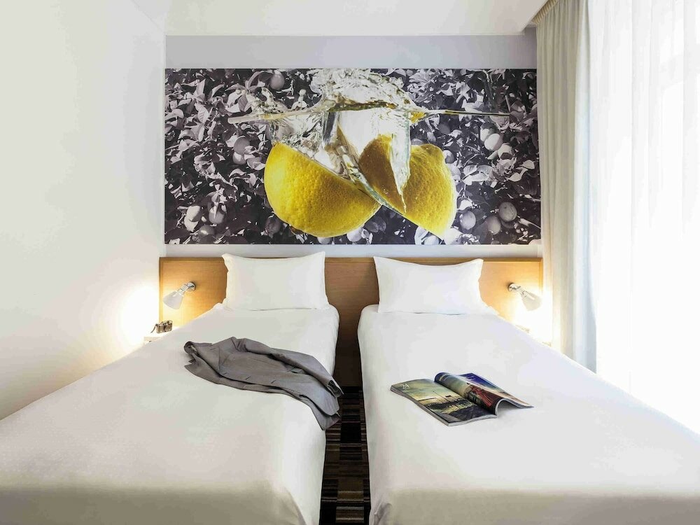 Фото Ibis Styles Napoli Garibaldi