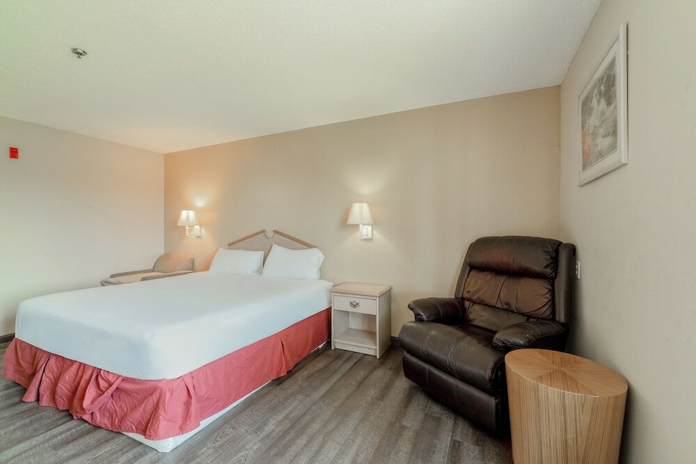 Фото Fairway Inn La Porte