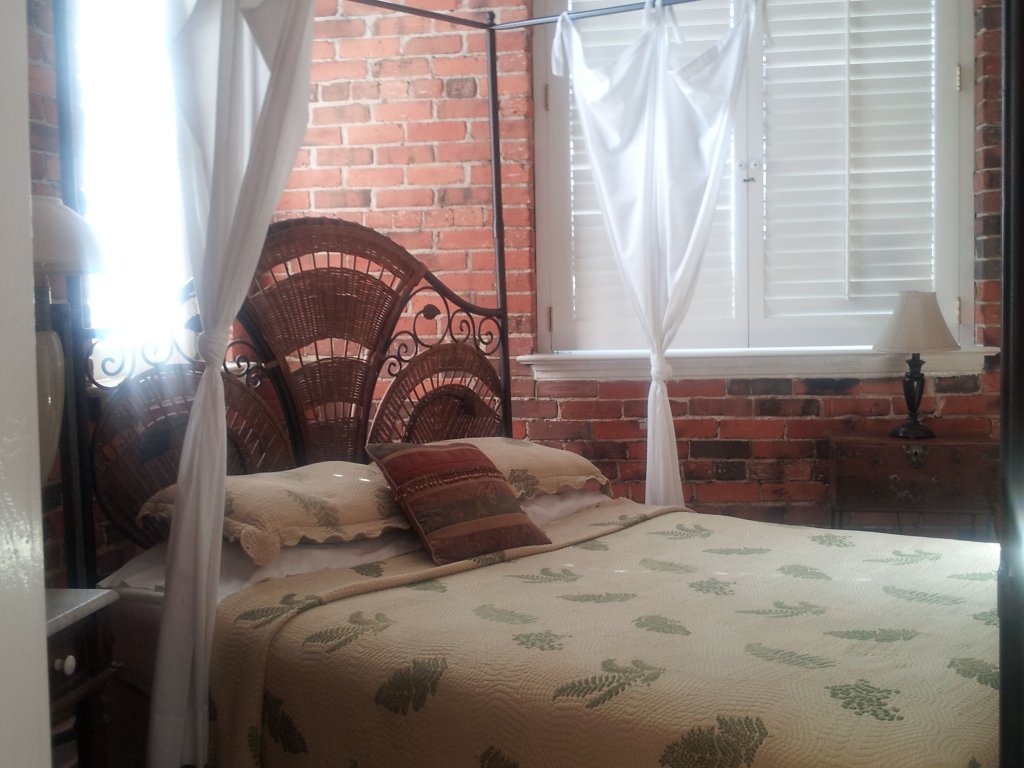 Фото Front Street Inn