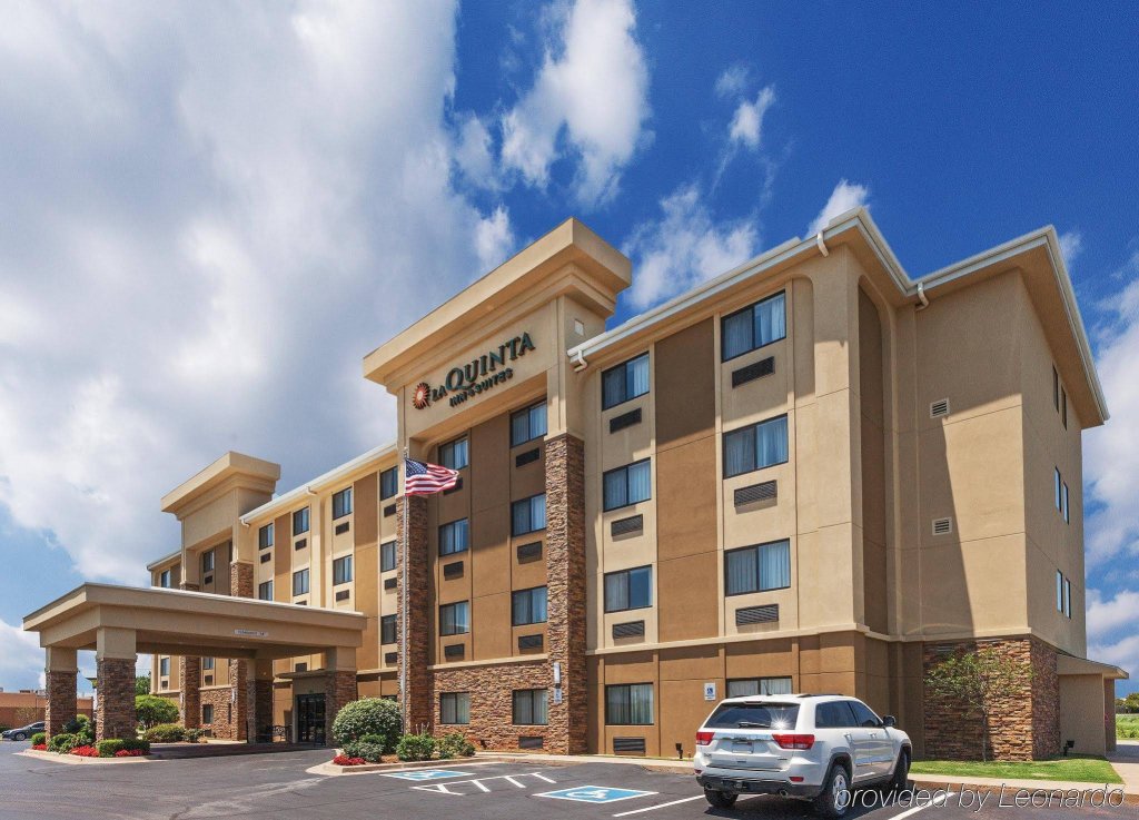 Фото La Quinta Inn & Suites by Wyndham Midwest City - Tinker Afb