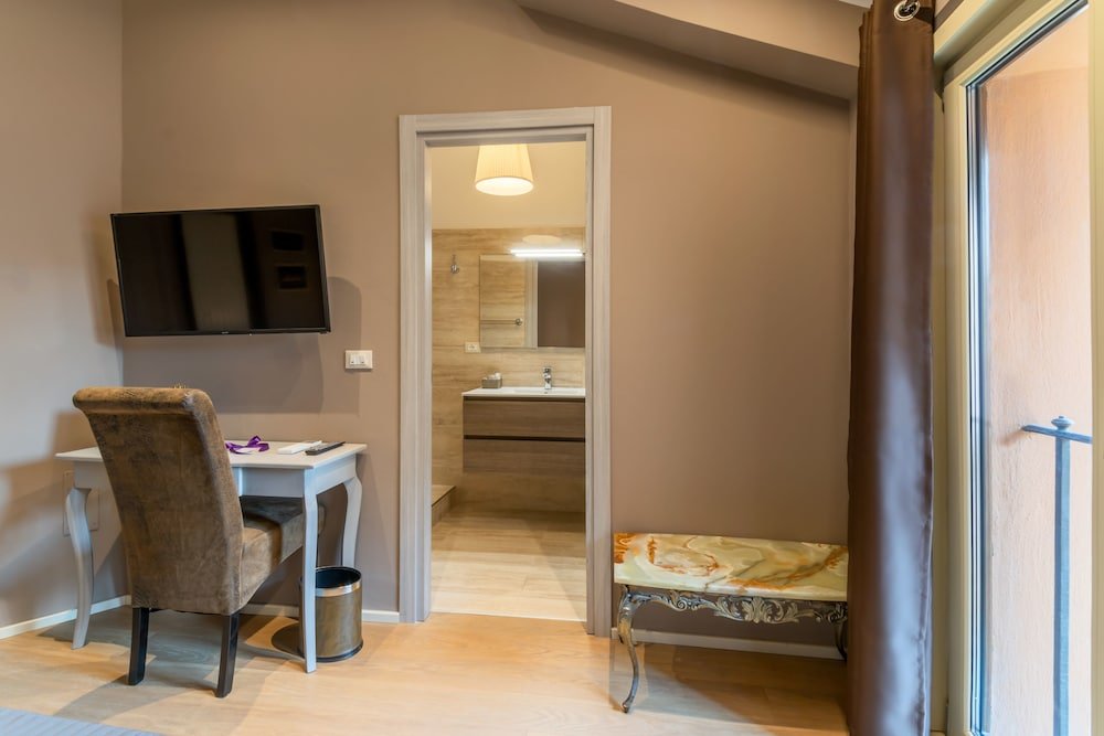 Фото 051b Room Breakfast