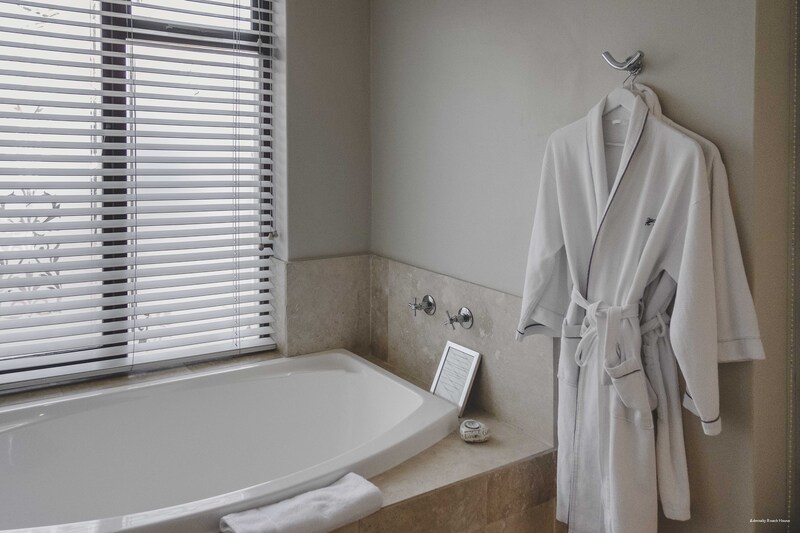 Фото Admiralty Beach House