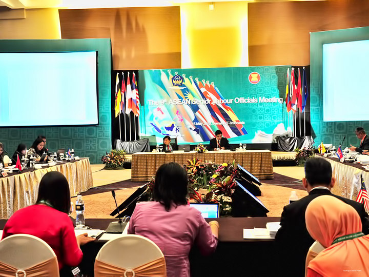 Фото Gumaya Tower Hotel Semarang