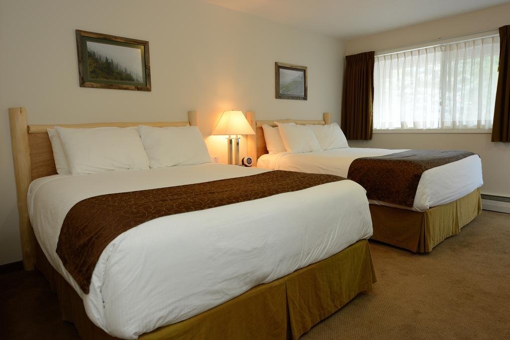 Фото Swiss Chalet Motel