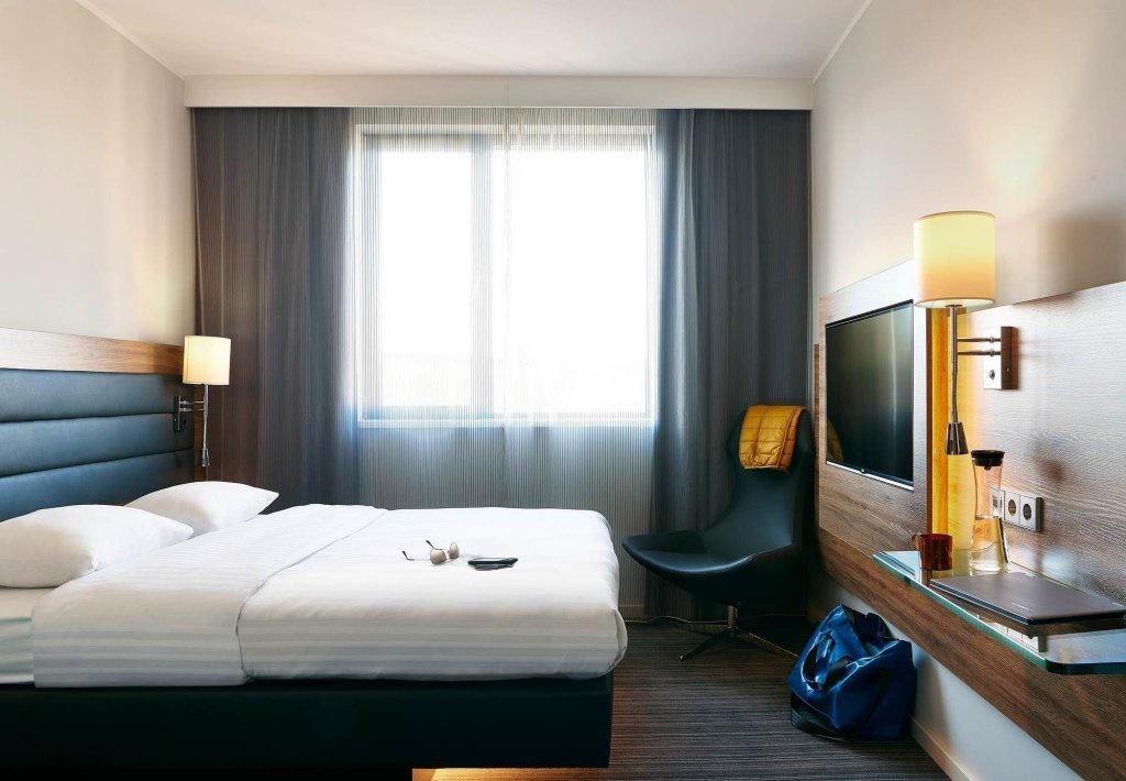 Фото Staybridge Suites London Heathrow - Bath Road, an Ihg Hotel