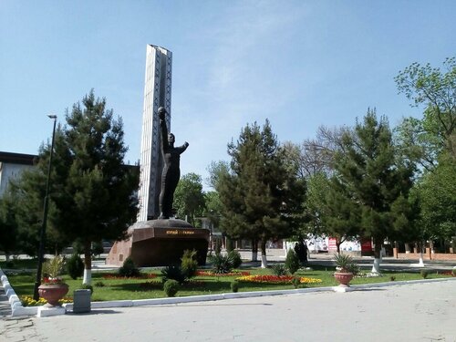 Anıt, heykel Yuri Alekseevich Gagarin, Taşkent, foto