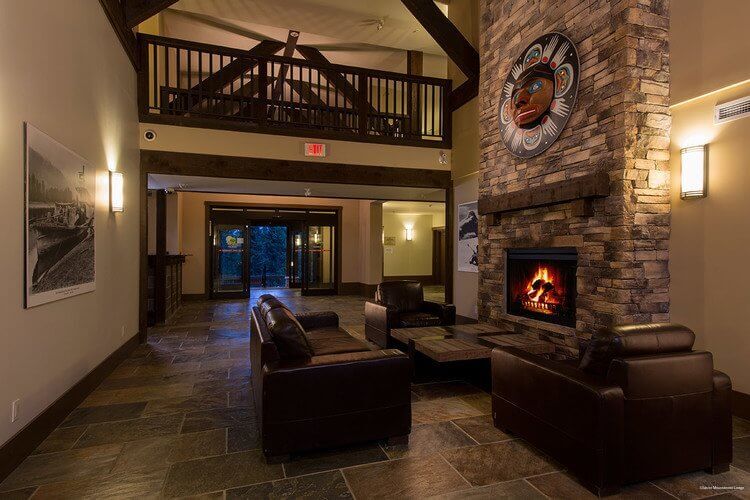 Фото Glacier Mountaineer Lodge