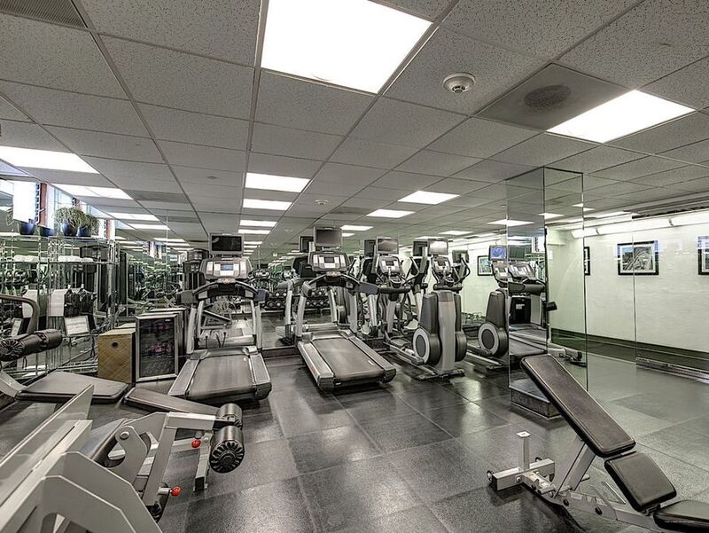 Фото Hotel Shangri La Santa Monica