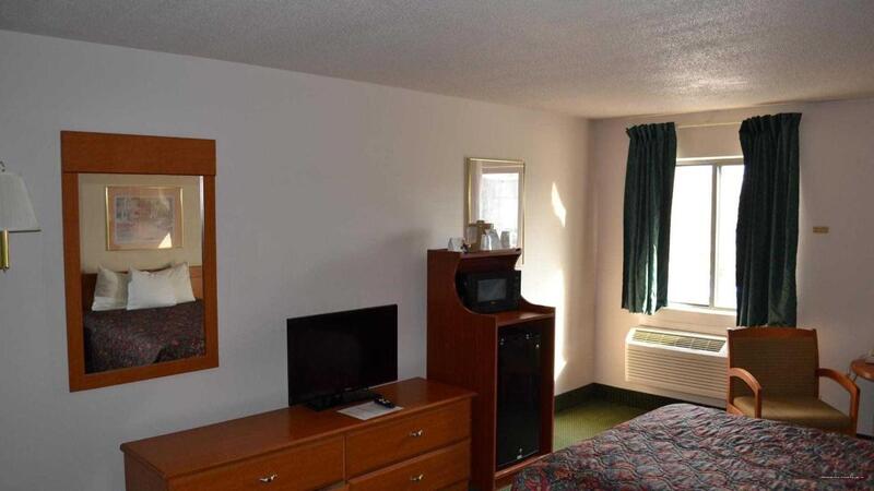 Фото Countryside Inn & Suites