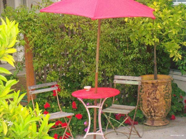 Фото Metro Hotel and Cafe