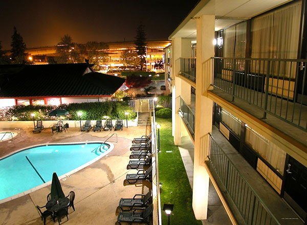 Фото Holiday Inn Express Santa Rosa North, an Ihg Hotel