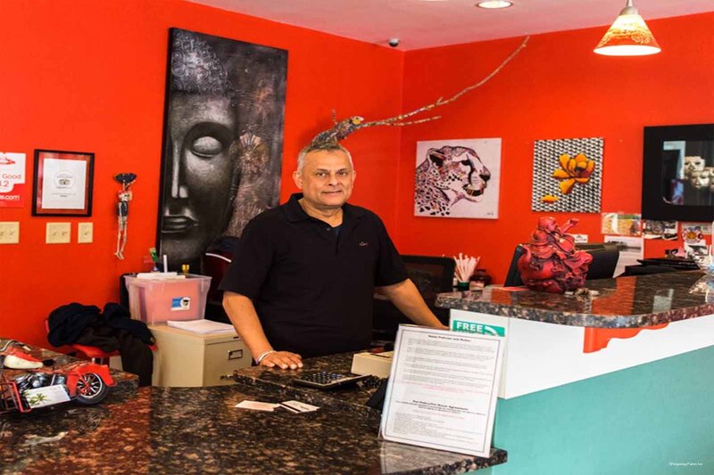 Фото Whispering Palms Inn