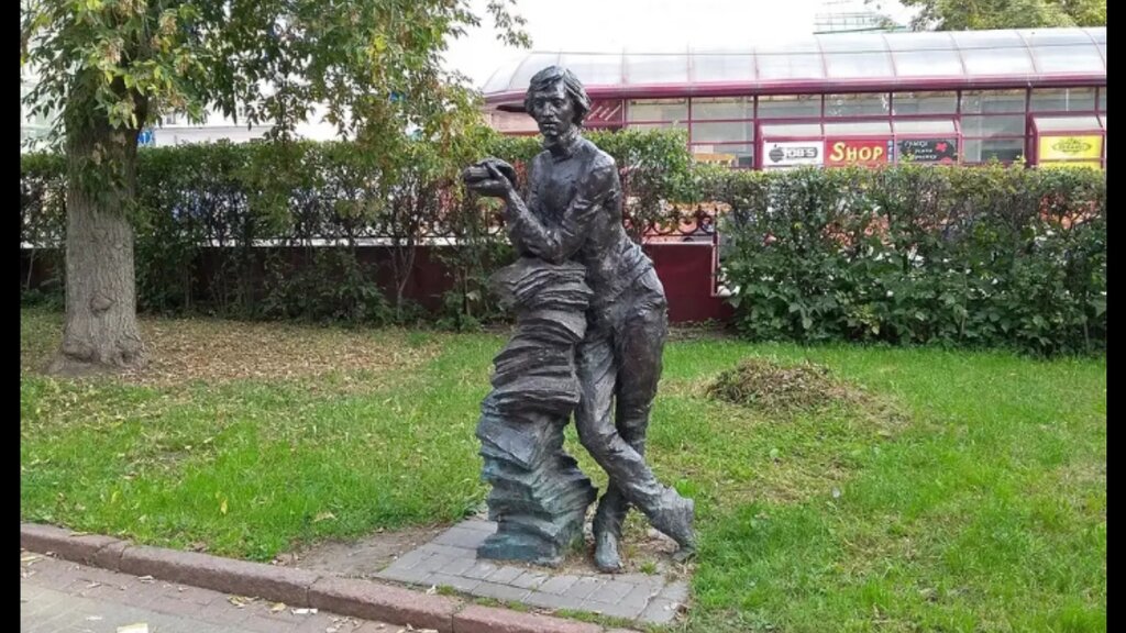 Памятник продавцу газеты Из рук в руки, жанровая скульптура, Россия