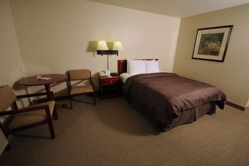 Фото Days Inn by Wyndham Steinbach