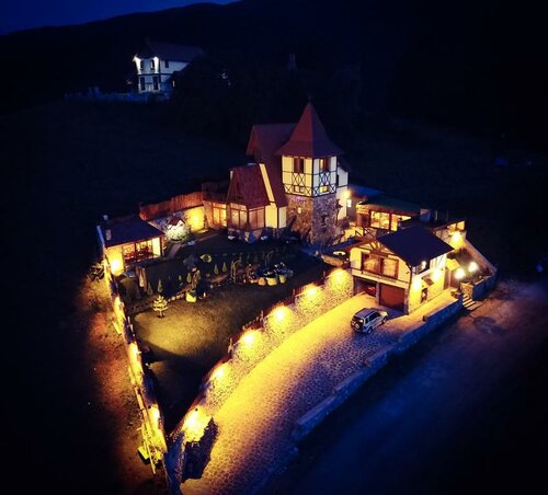 Гостиница Alpine Castle в Области Тавуш