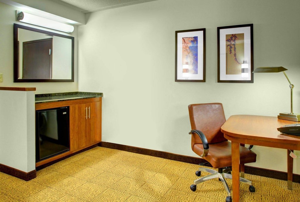 Фото Hyatt Place Ft. Lauderdale Airport & Cruise Port