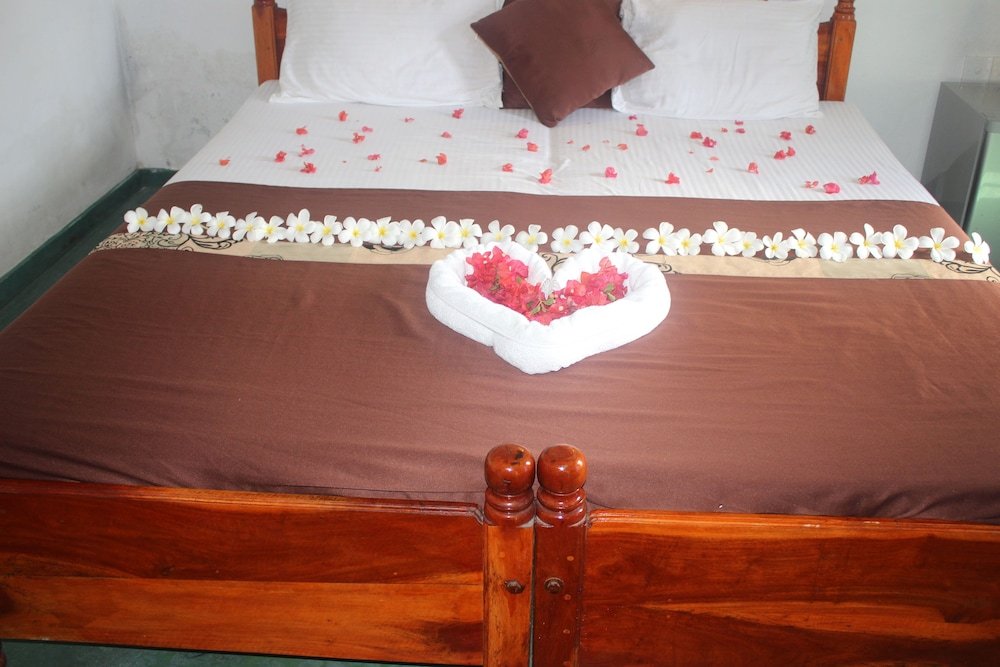 Фото Catamaran Beach Home and Restaurant