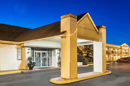 Гостиница Howard Johnson by Wyndham Lake City