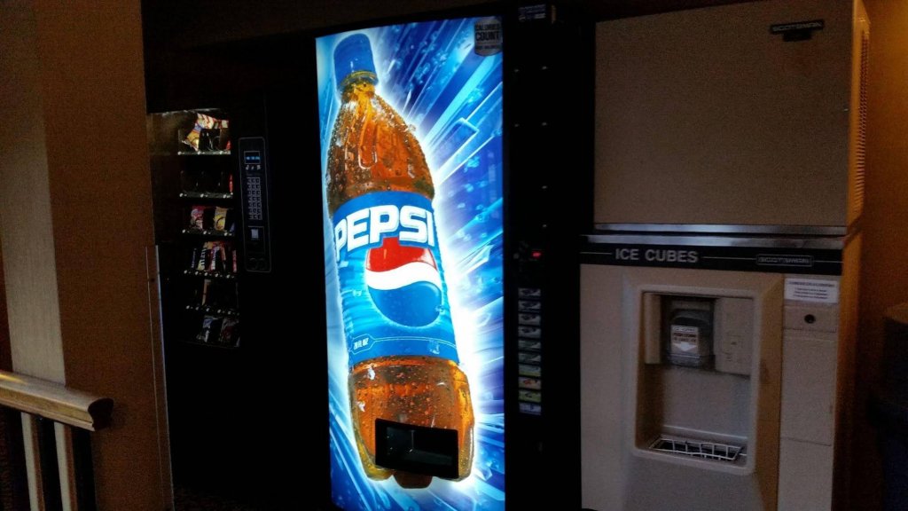 Фото Days Inn & Suites by Wyndham Spokane