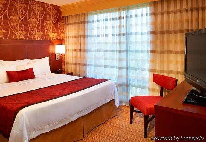 Фото Courtyard by Marriott Ann Arbor