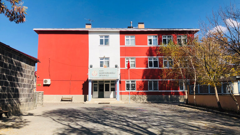 School Kasim Kursunoglu Middle School, Kars, photo