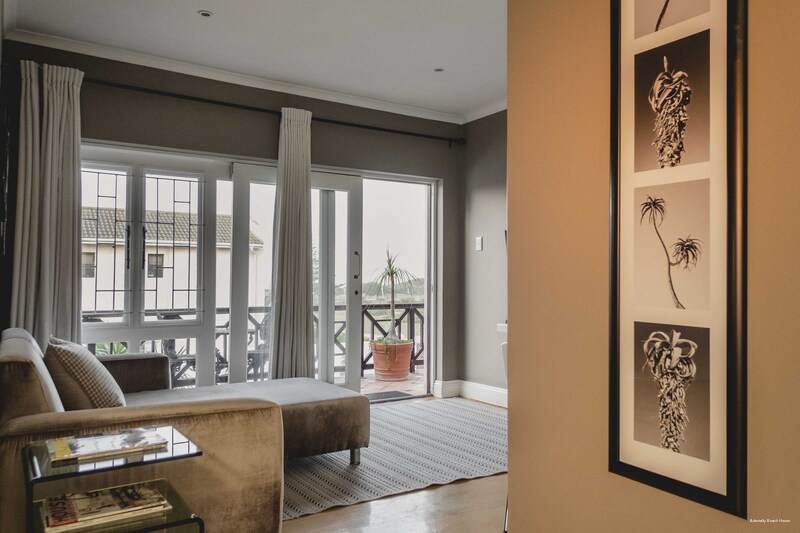 Фото Admiralty Beach House