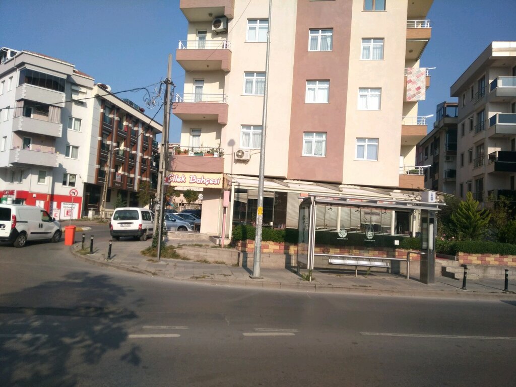 Çilek Bahçesi Pasta &amp; Cafe, pasta, şekerleme ve tatlı, Namık Kemal Mah