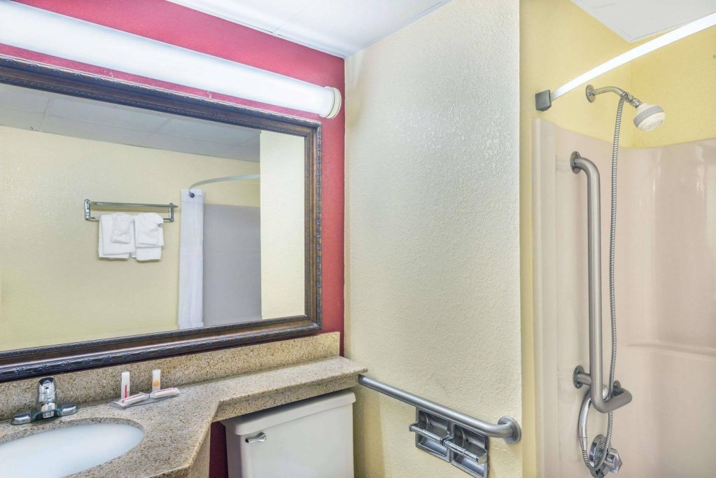 Фото Days Inn by Wyndham Lebanon/Hanover