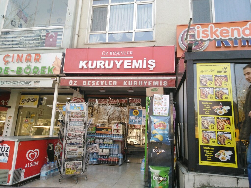 المكسرات والوجبات الخفيفة والفواكه المجففة Oz Beshevler Kuruyemis ، أنقرة، صورة