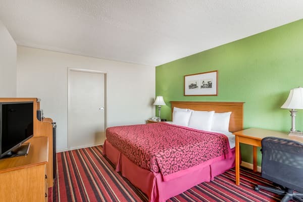 Фото Days Inn by Wyndham Blacksburg Conference Center