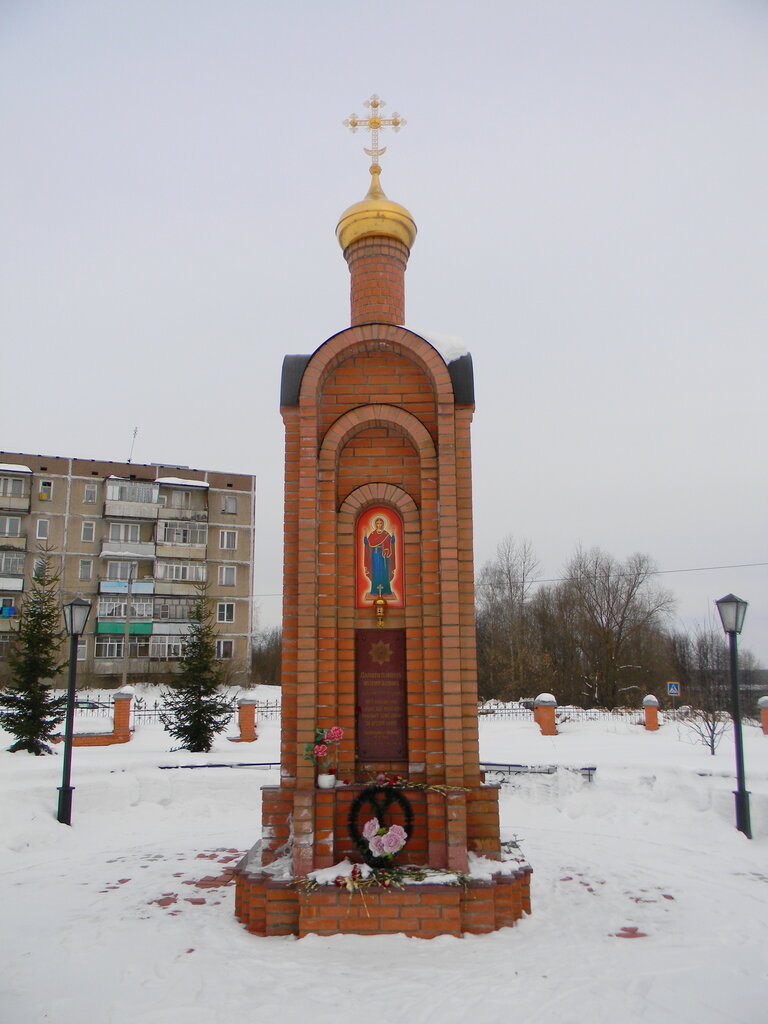 Chapel, memorial cross Часовня Иконы Божией Матери Нерушимая Стена в Волгореченске, Volgorechensk, photo