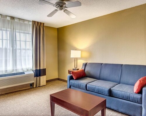 Гостиница Comfort Inn & Suites Grafton - Cedarburg в Графтоне